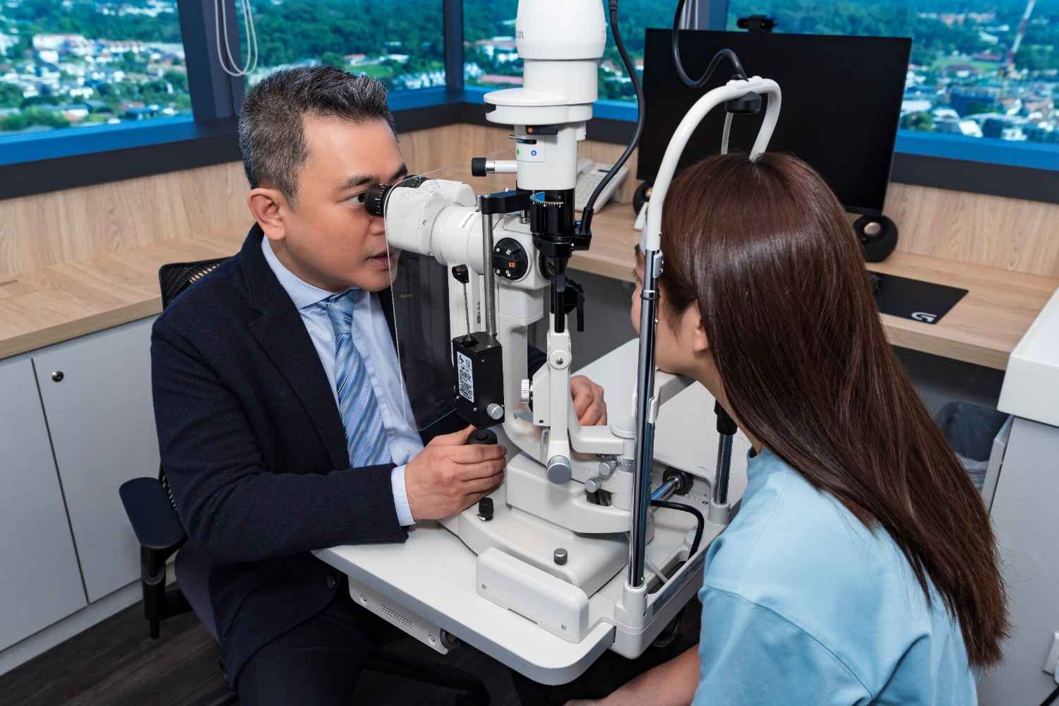 Pemeriksaan mata pra-LASIK di Atlas Eye Singapura